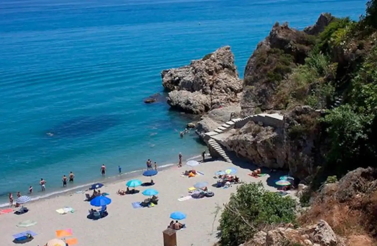 Vacation Apartment Nerja Quiet & Close To Beach Spanje